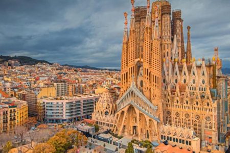 Sagrada Familia Guided Tour with Skip the Line