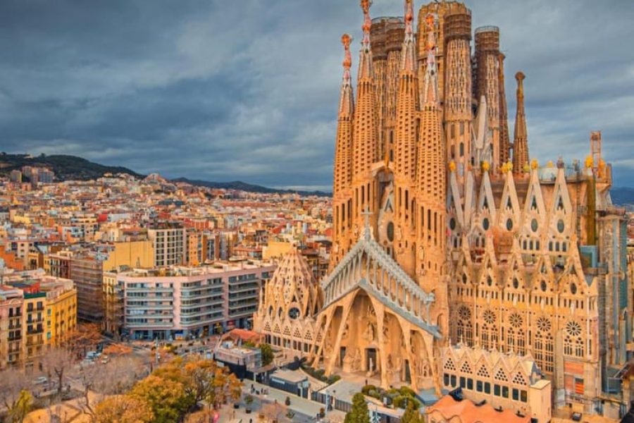 Sagrada Familia Guided Tour with Skip the Line