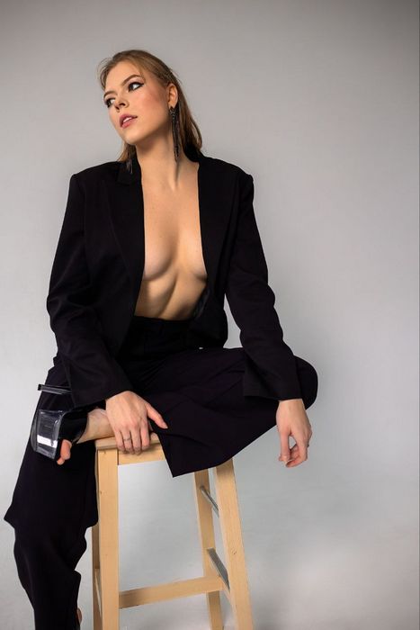 Реальные девушки на час в Новосибирске: интим-досуг без диспетчера